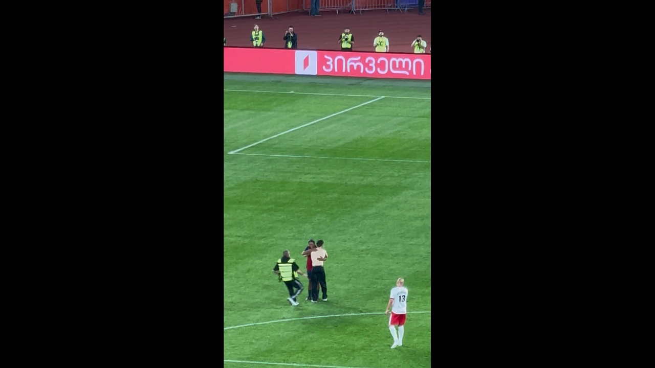 Fan runs onto field to meet Ronaldinho Gaúcho in Tbilisi, Georgia