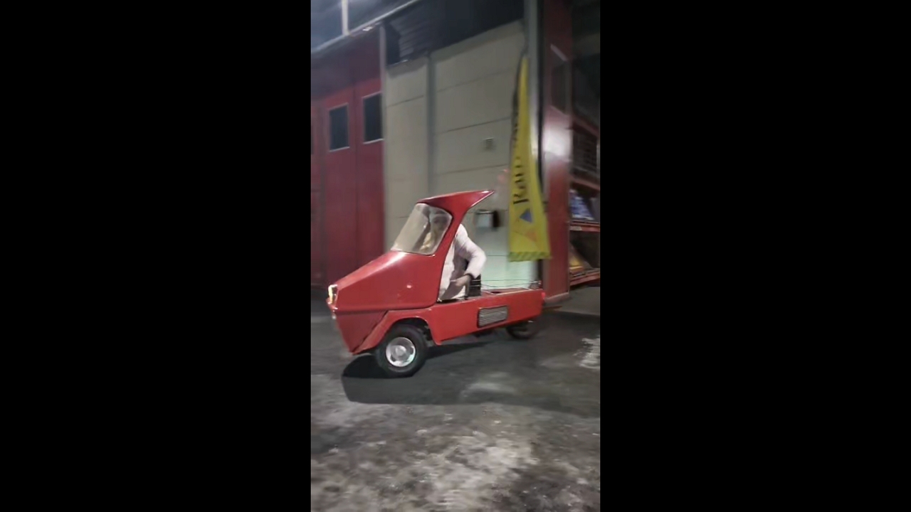 Östersund's quirky moped moment: a hilarious ride!