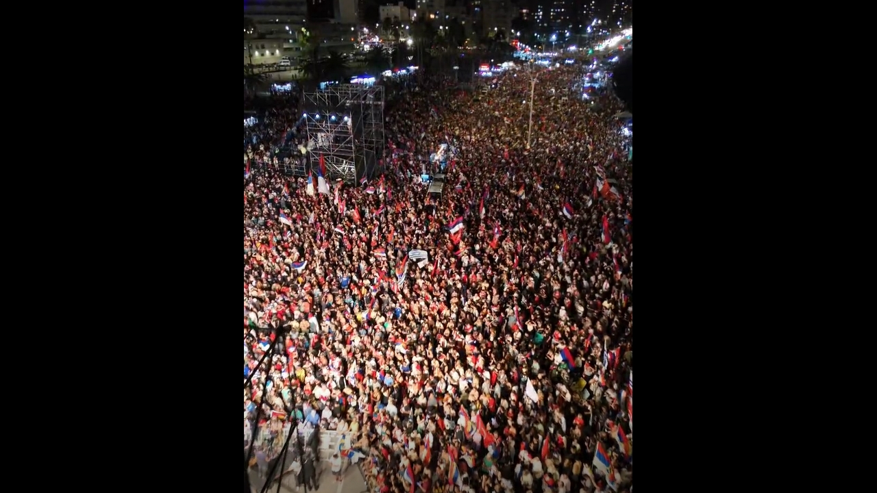 Celebrations in Montevideo as Yamandú Orsi wins presidential election