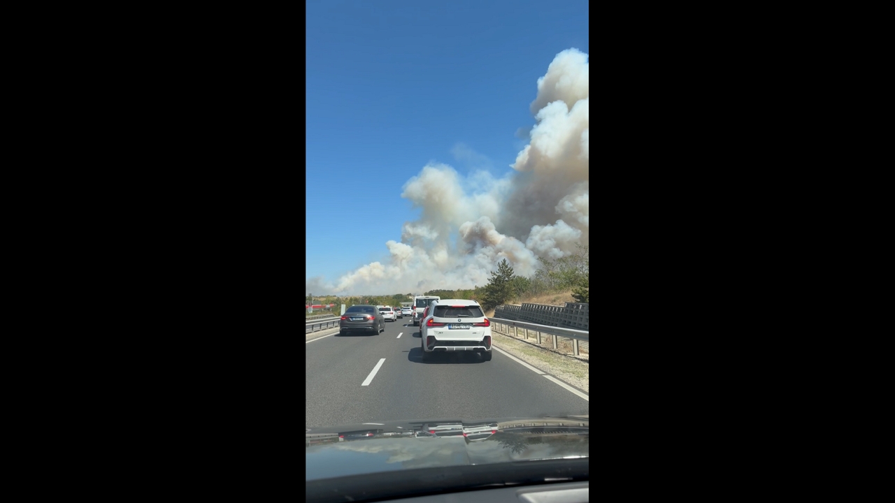 Huge wildfire spreads across 300 hectares near Öskü in Veszprém, Hungary