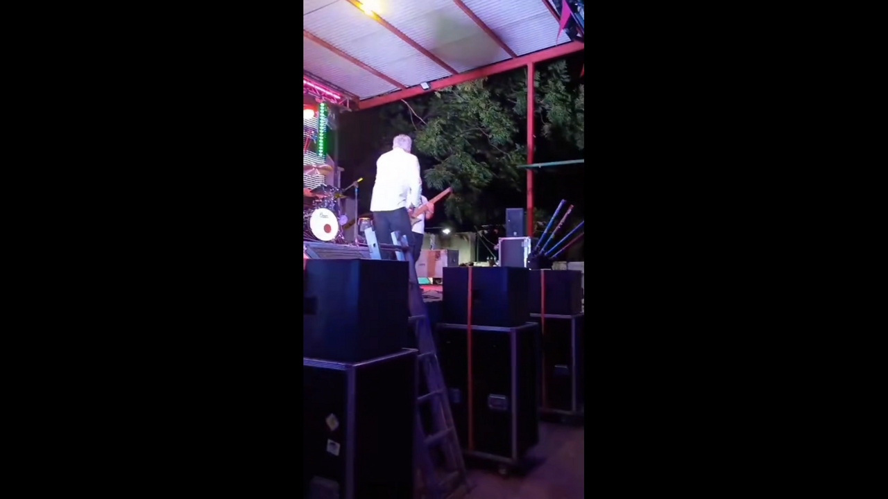 Singer takes unexpected fall from stage during performance in Cáceres, Spain