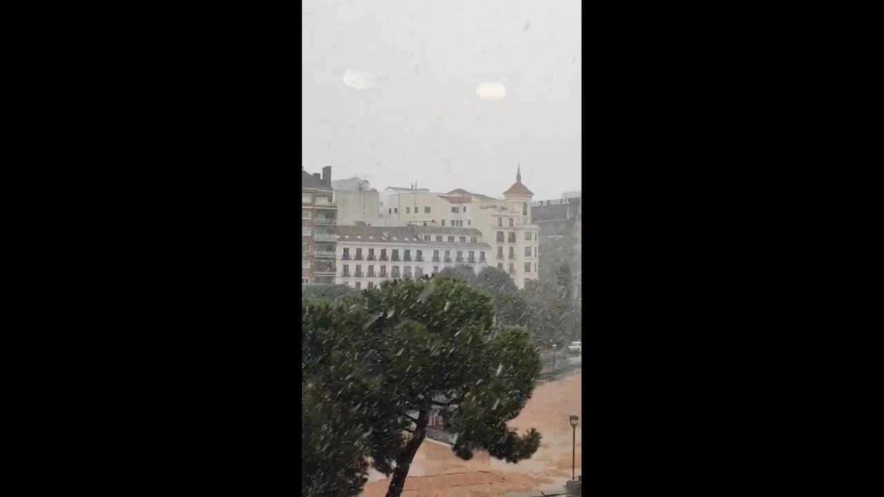 Intense snowfall sweeps through Colón Square during Storm Kristin in Madrid, Spain