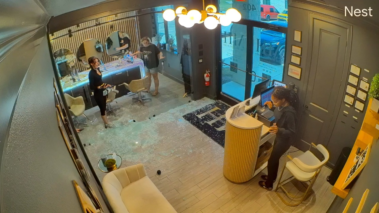 Glass door suddenly shatters into pieces at a luxury head spa in Katy, USA