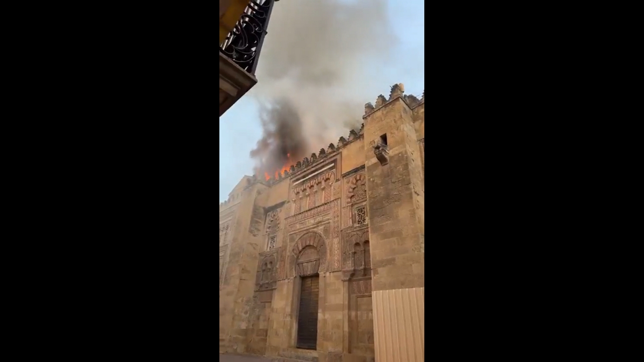 Fire breaks out at historic mosque in Córdoba, Spain
