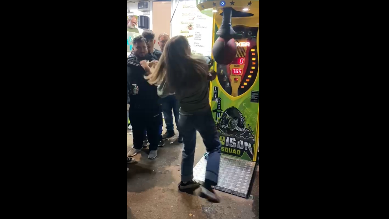 Lady fails to move punch boxing machine in Móstoles, Spain