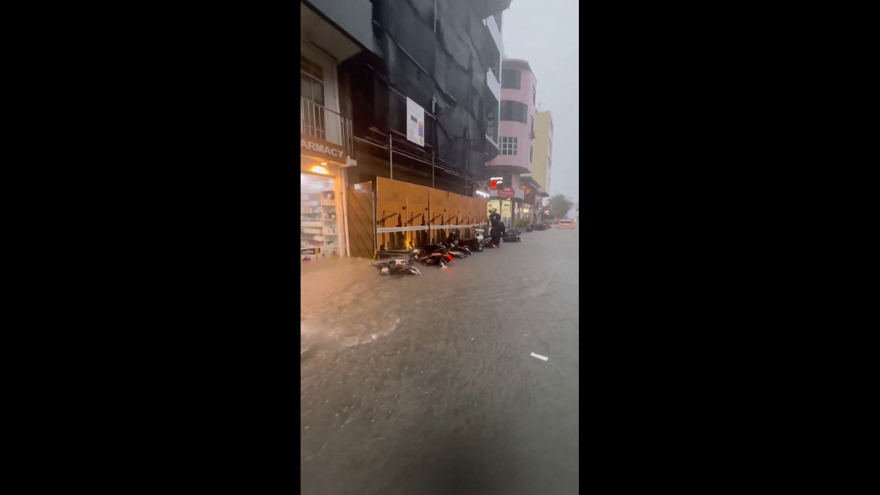 Heavy rain causes flood, submerging motorcycles in Malé, Maldives