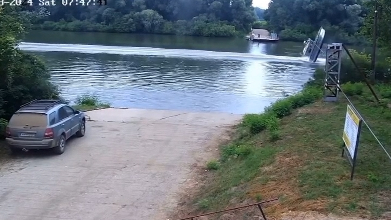 Police boat overturns after colliding with cable ferry in Timár, Hungary