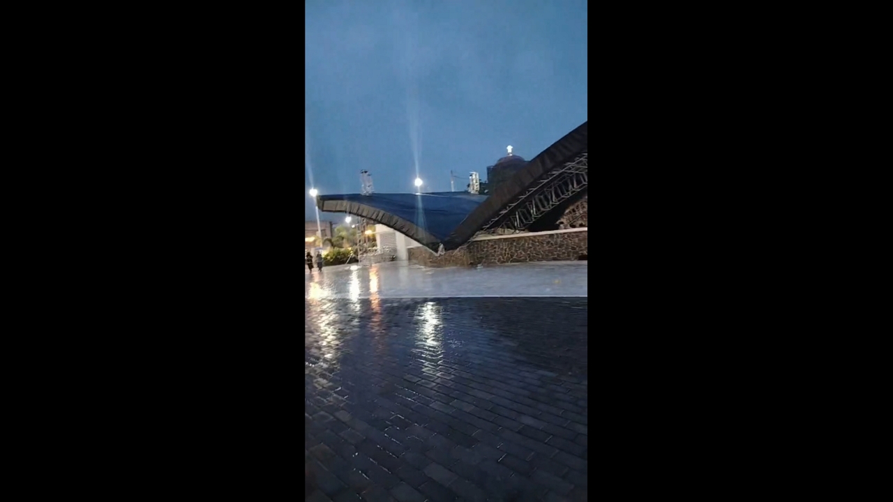 Heavy rains cause canopy roof collapse at Peñaranda Park in Legazpi, Albay