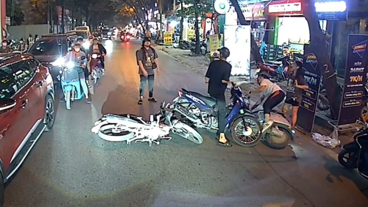 Motorcycle collision in Tân Triều, Hanoi, Vietnam