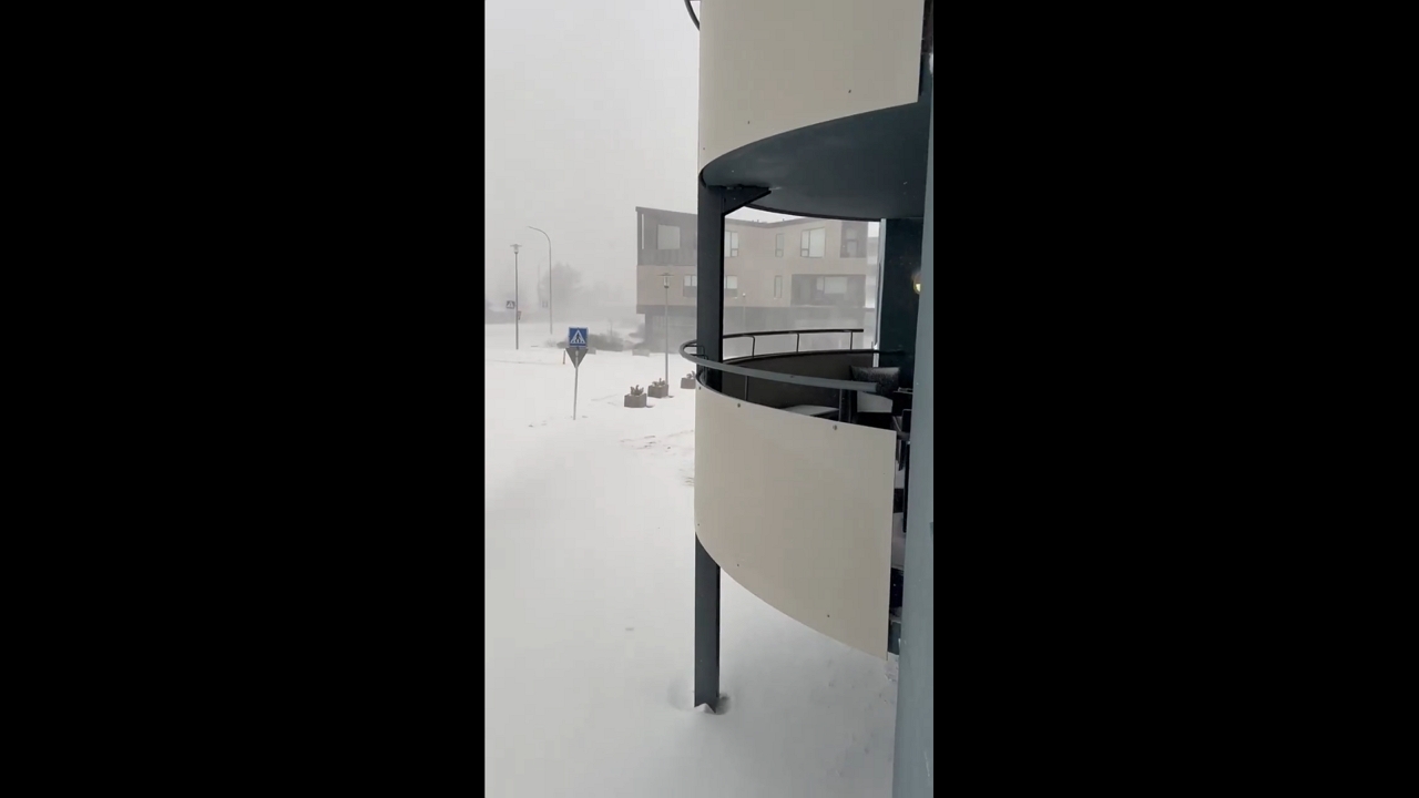Severe snowfall affects travel and daily activities in Reykjavík, Iceland