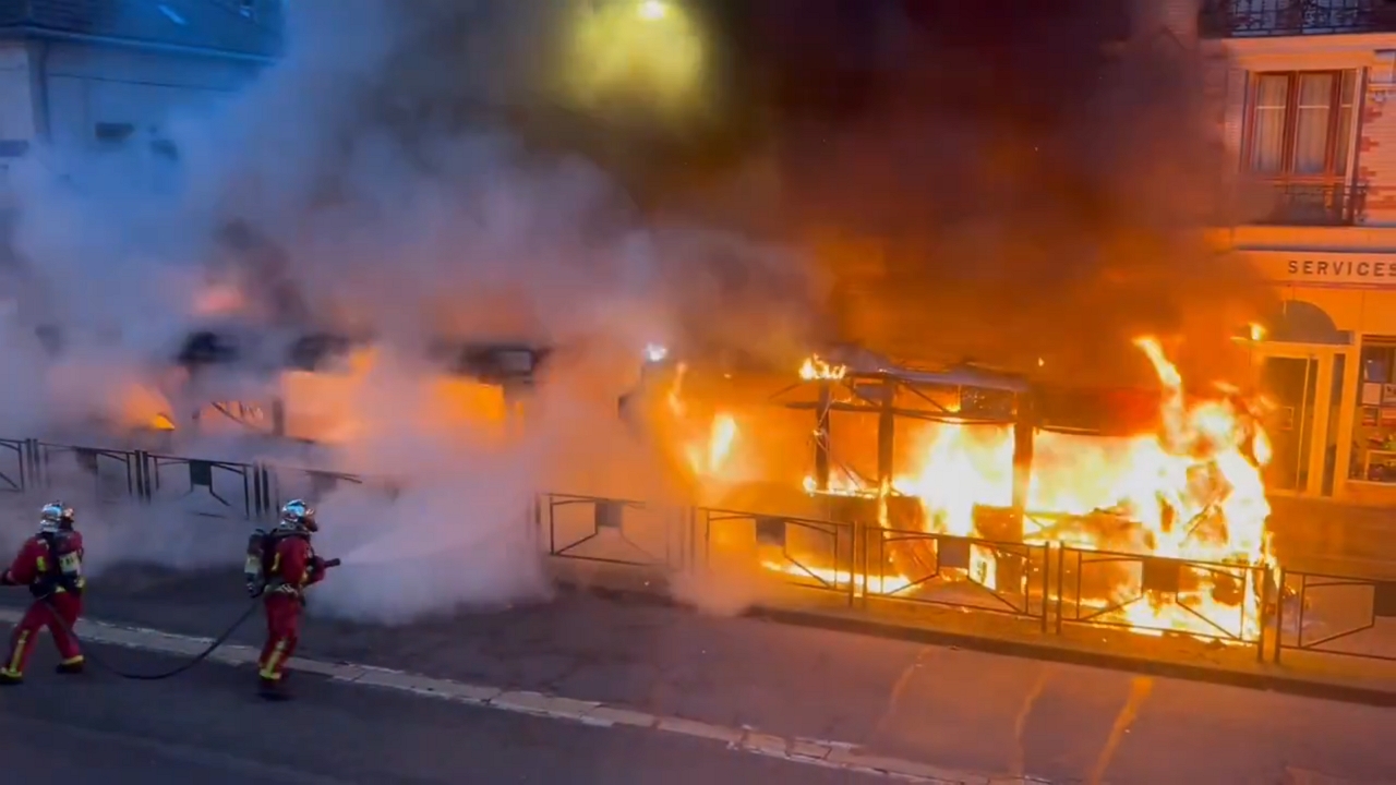 Bus fire on Avenue de la Résistance in Le Raincy, France