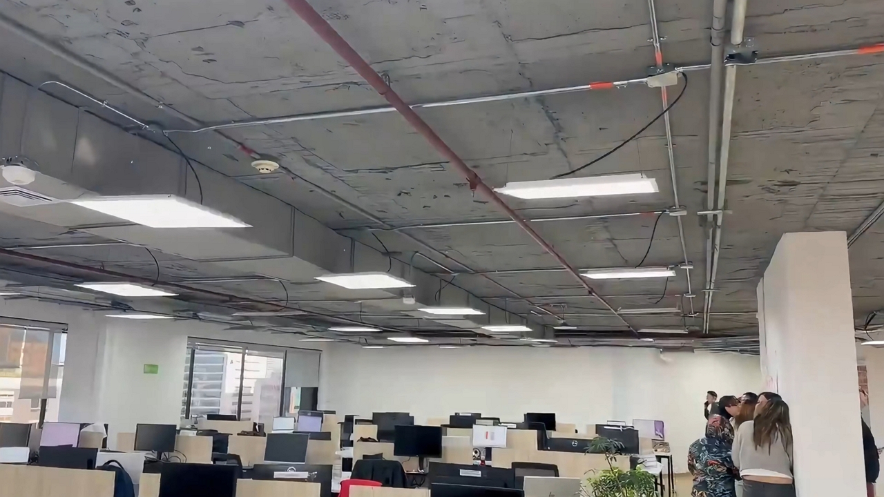 Strong earthquake shakes office building in Bogotá, Colombia