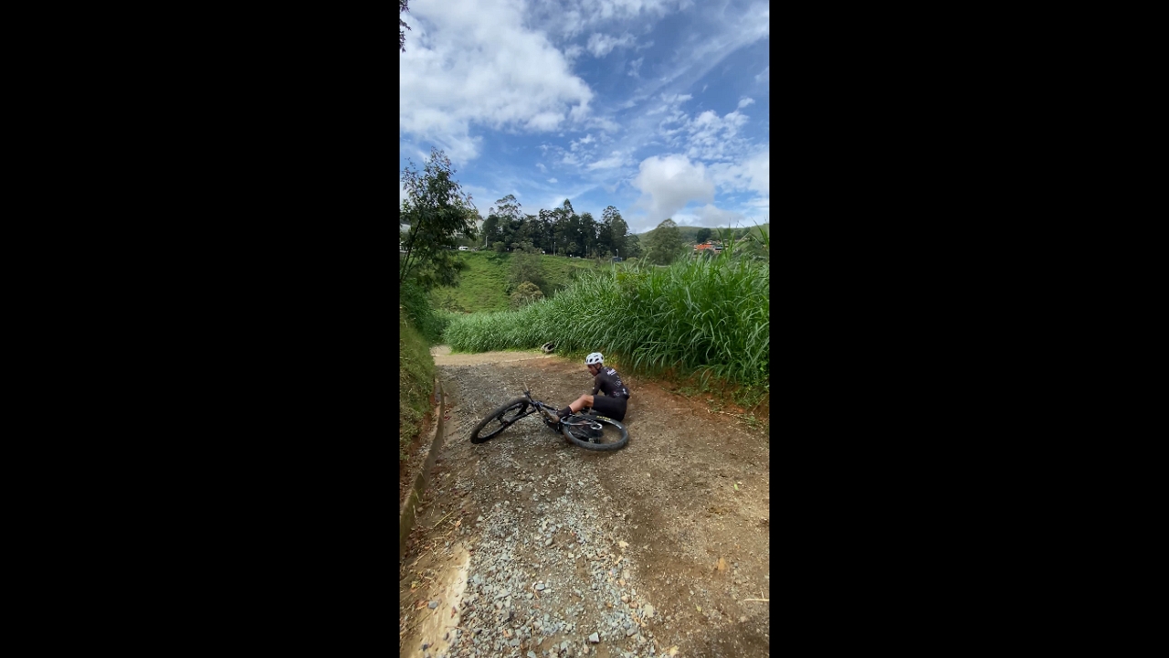 Thrilling attempt: mountain biking mishap in Medellín