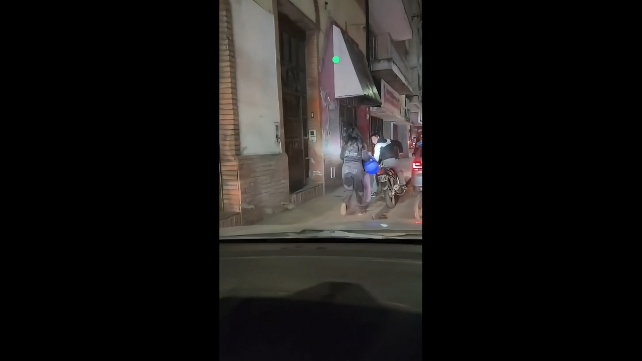 Motorcycle passenger falls after hitting uneven pavement in San Miguel de Tucumán, Argentina