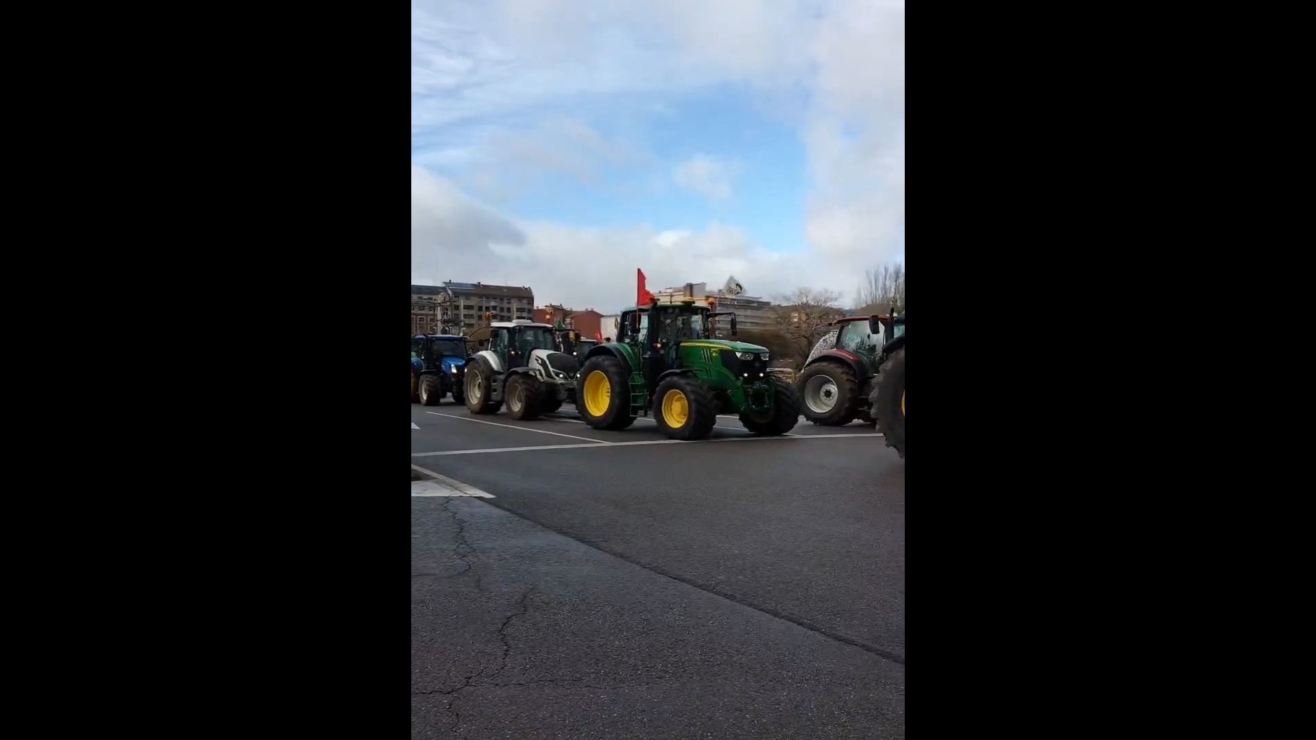 Farmers stage tractor protest against EU–Mercosur trade deal in León, Spain