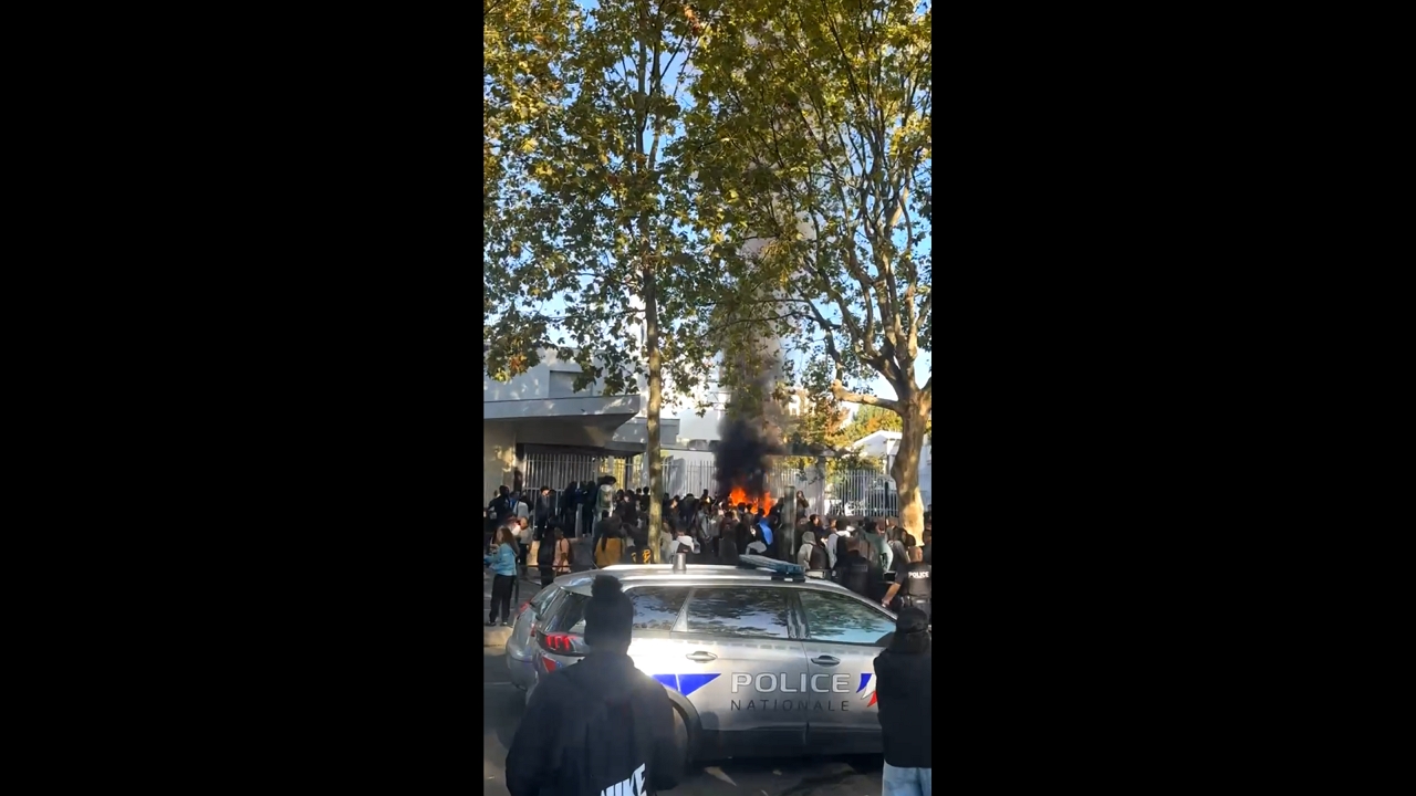 Large fire breaks out amid student protests near Lycée Paul-Éluard in Saint-Denis, France