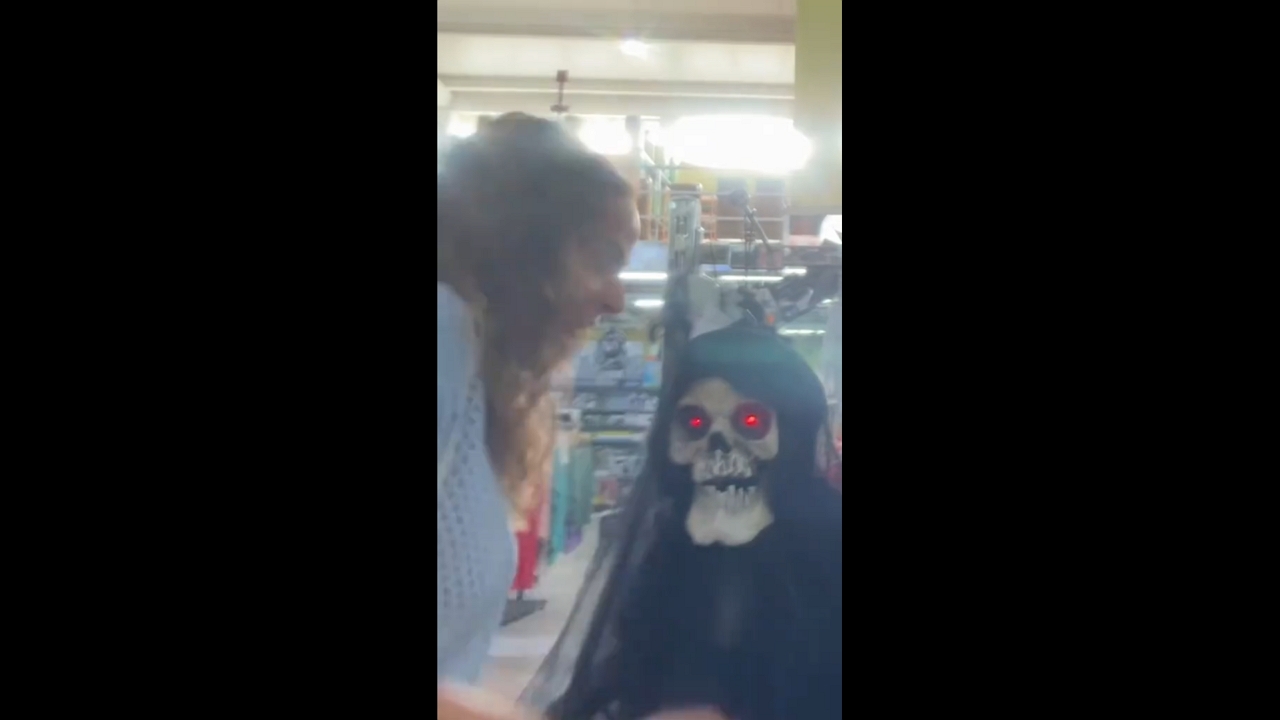 Woman gets startled by motion-activated Halloween skeleton in Setúbal, Portugal