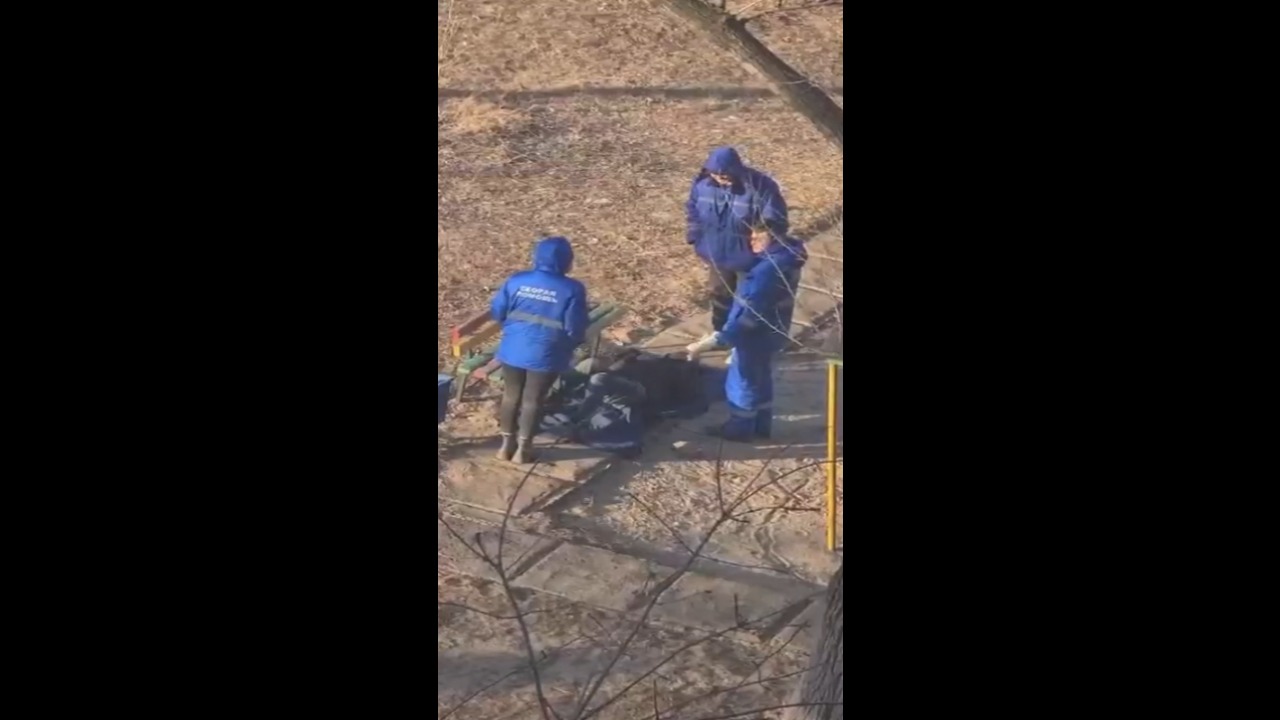 Volgograd medics under fire for kicking drunk man onto stretcher