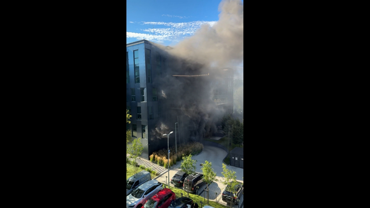 Electric car fire sends thick smoke through underground garage in Kraków, Poland