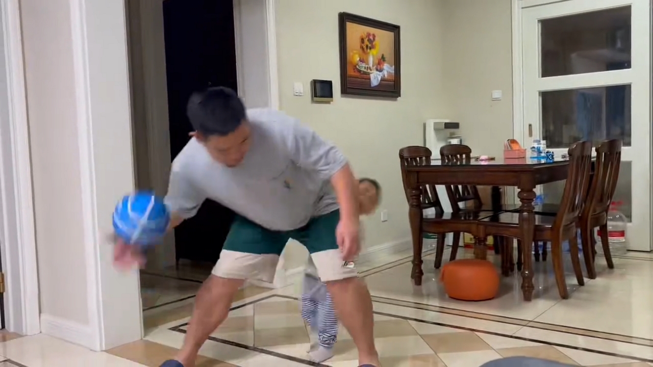 Toddler’s tumble during father–child basketball game in Shandong, China