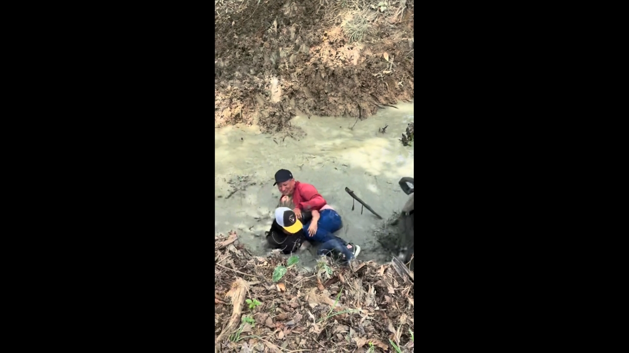 Horseback riding fail in muddy river in Córdoba, Colombia