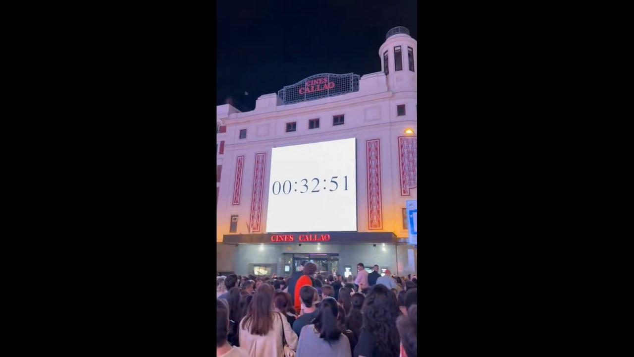 Fans gather in Callao Square for Rosalía’s surprise countdown in Madrid, Spain