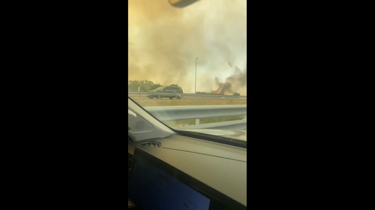 Smoke from Méntrida forest fire seen from A-5 highway in Toledo, Spain