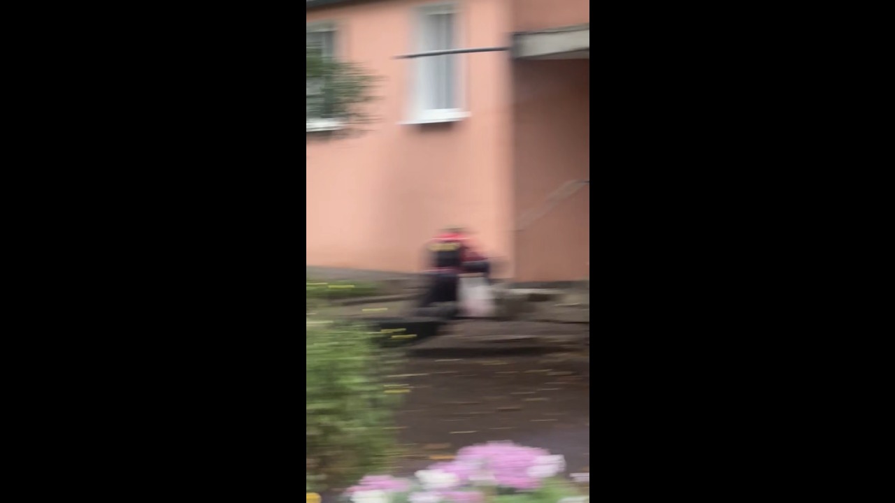 Man loses balance and falls while climbing steps outside a house in Kropyvnytskyi, Ukraine
