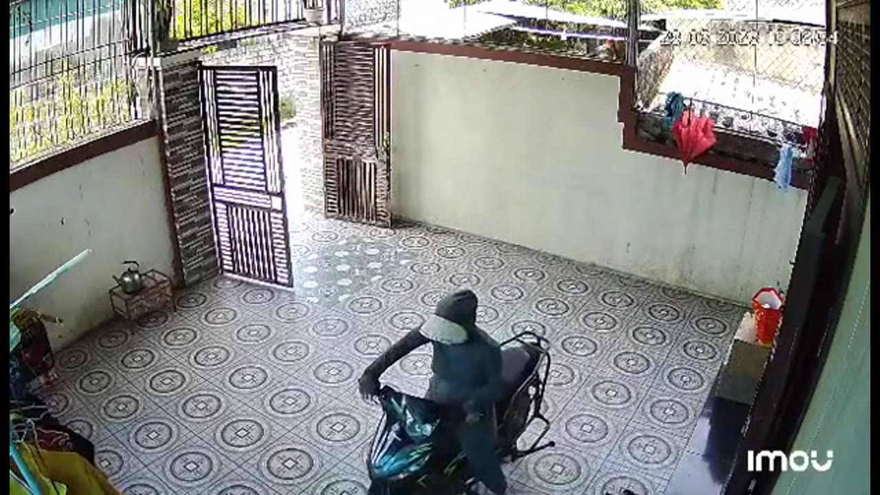Close call: son narrowly escapes door mishap as mother leaves on motorbike