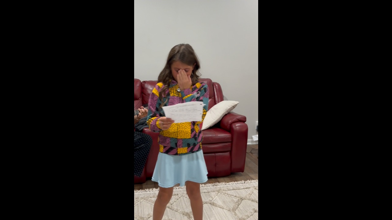 Girl sings emotional tribute to late classmate with song she wrote in Monroe, USA
