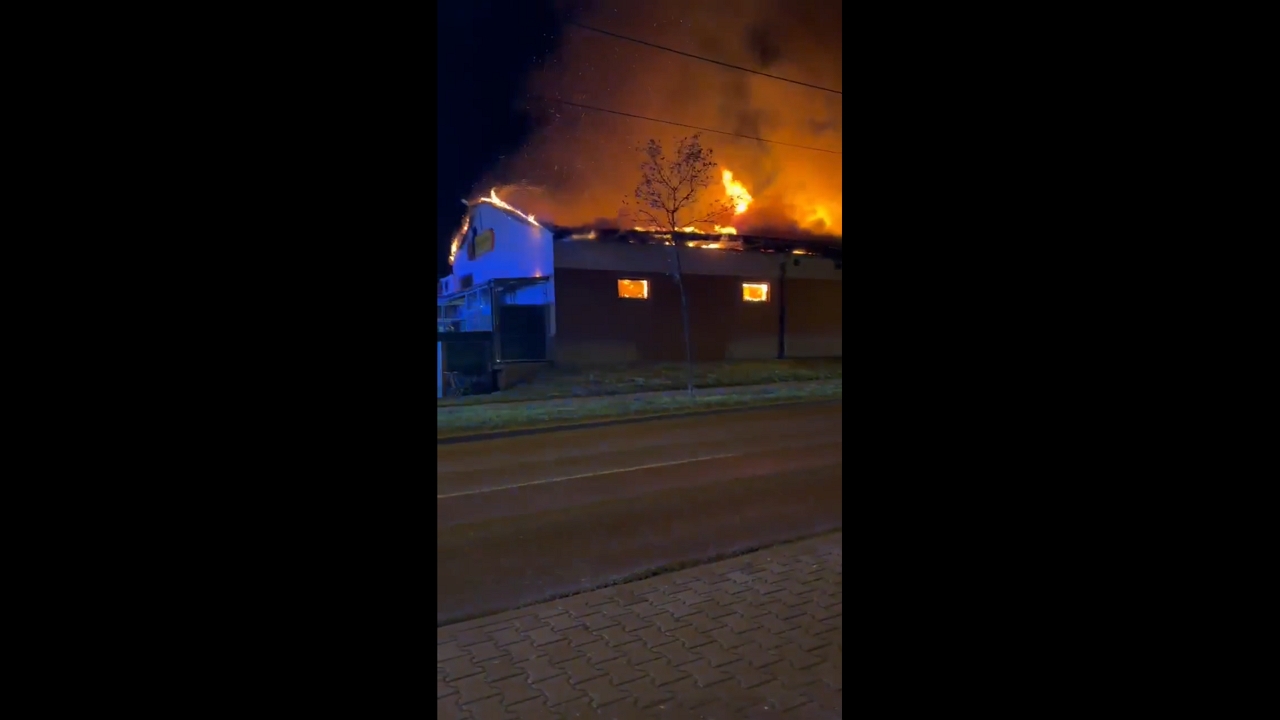 Massive fire destroys Biedronka supermarket in Jastrzębie-Zdrój, Poland