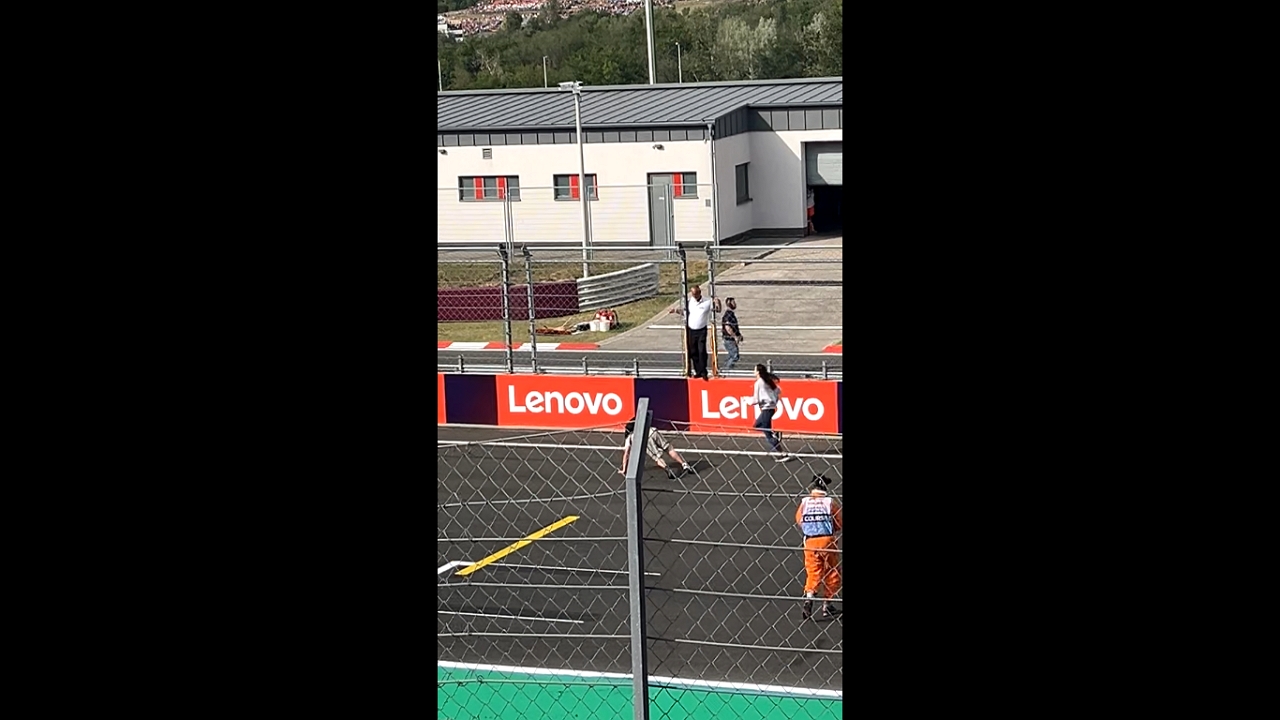 Runner trips and loses lead during race on Formula 1 track in Mogyoród, Hungary