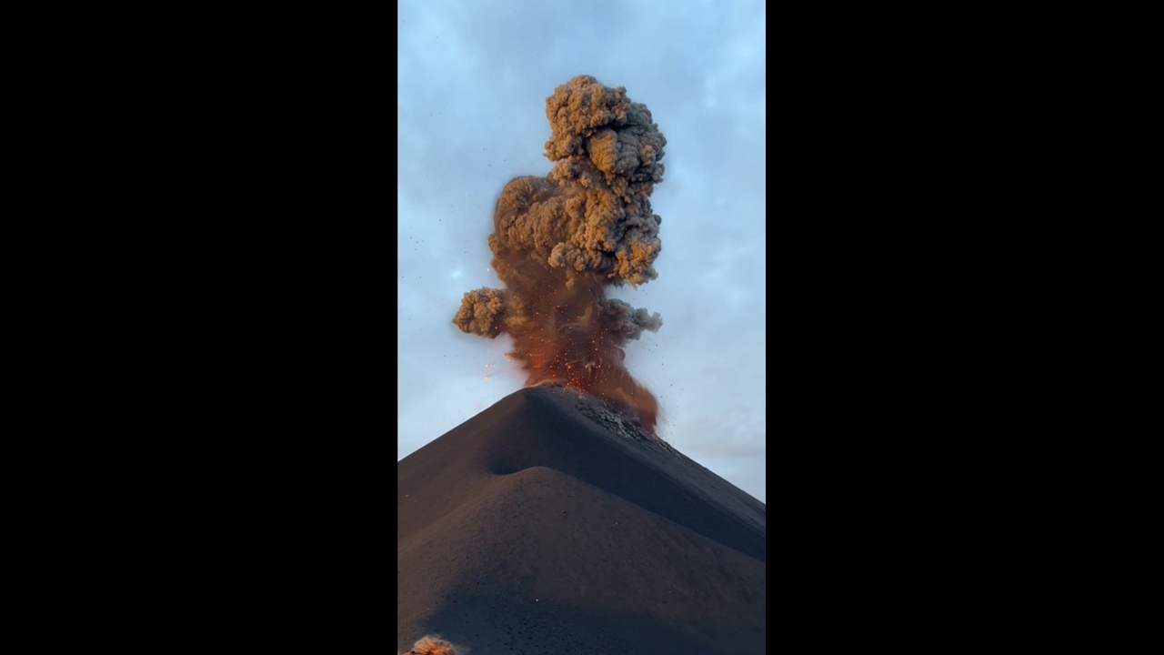 Tourists flee as Volcán de Fuego erupts near hikers in Antigua, Guatemala