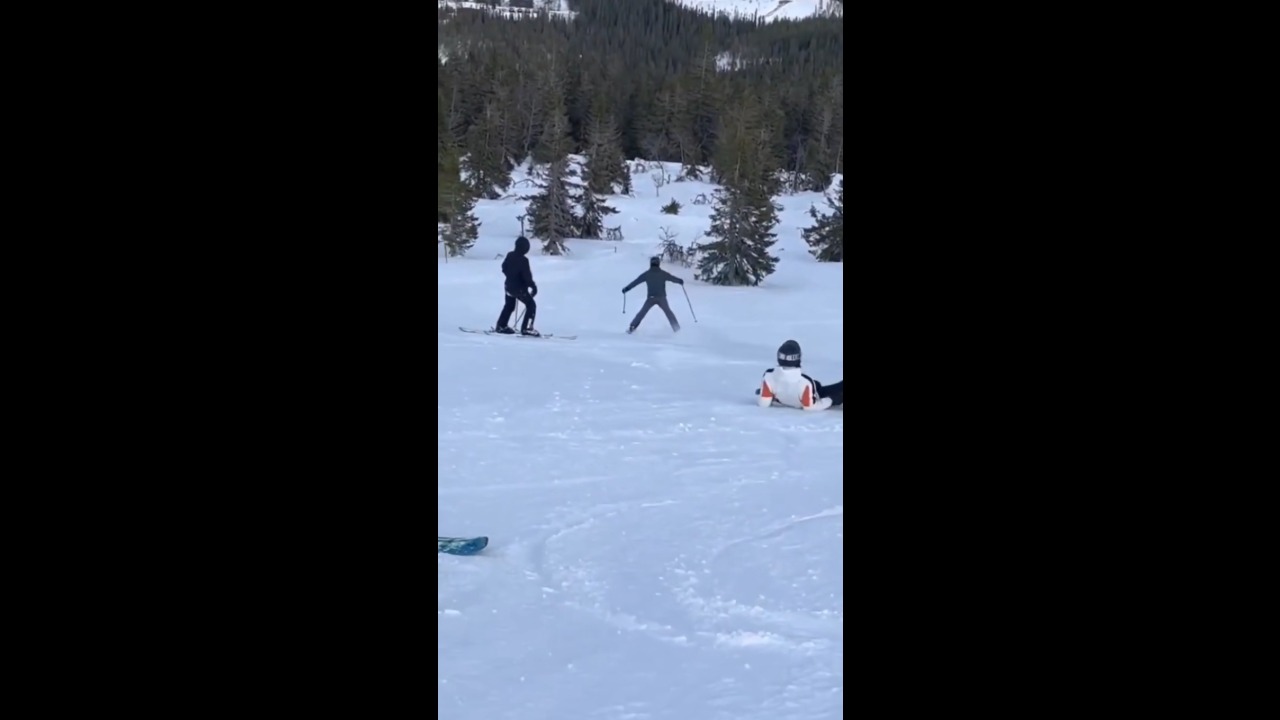 Skier loses control and collides with another person on a hill in Heilongjiang, China