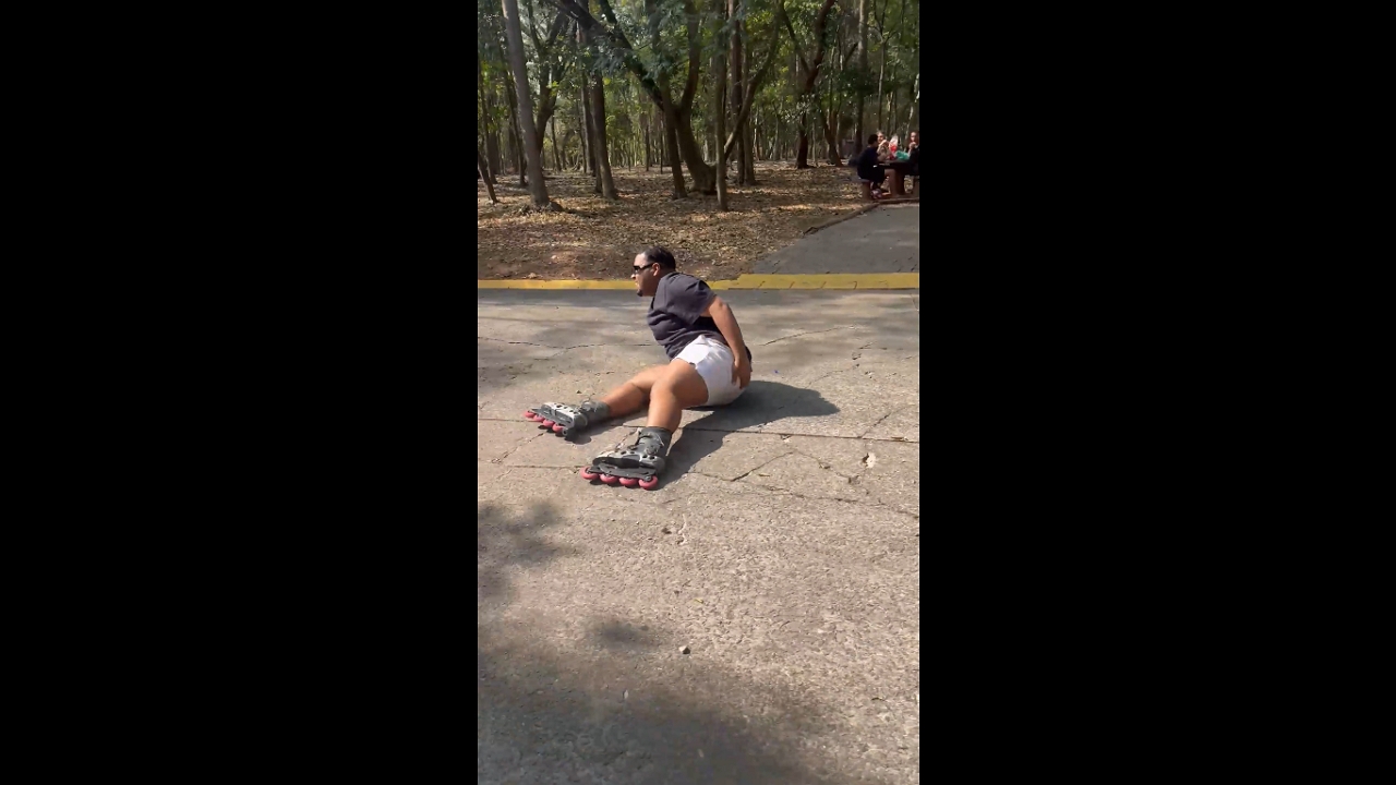 Roller skater’s smooth ride ends with a hard landing in São Paulo, Brazil
