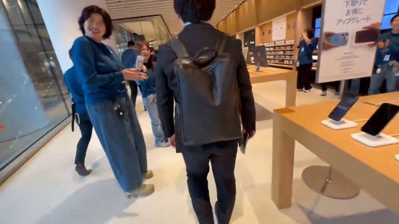 iPhone Duo launch draws early-morning customers in Osaka, Japan