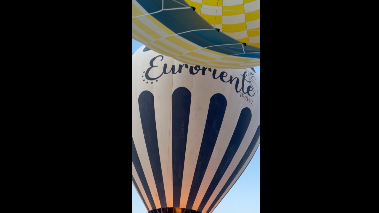 Hot air balloons collide in Cappadocia, Türkiye