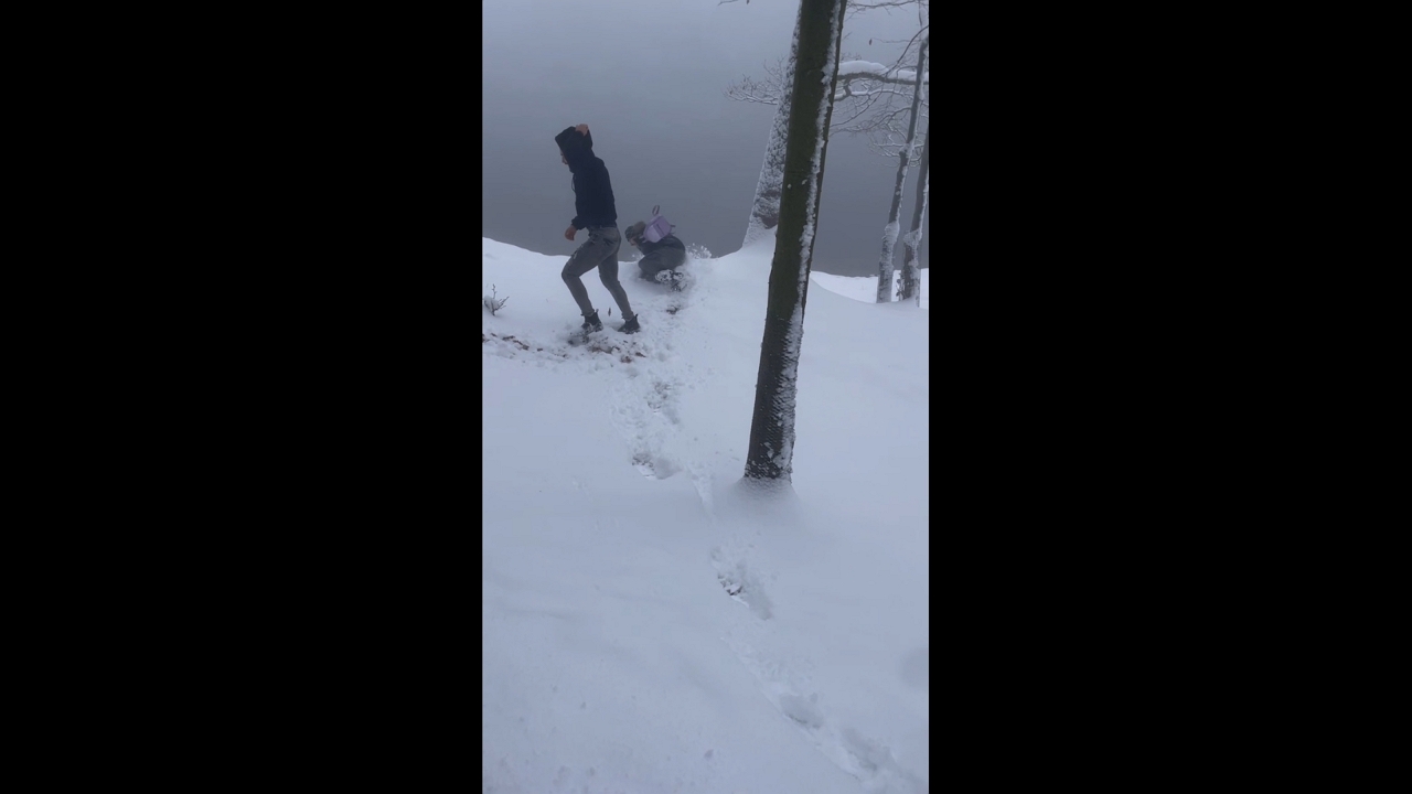 Baby’s sled ride takes an unexpected turn in Počúvadlo, Slovakia