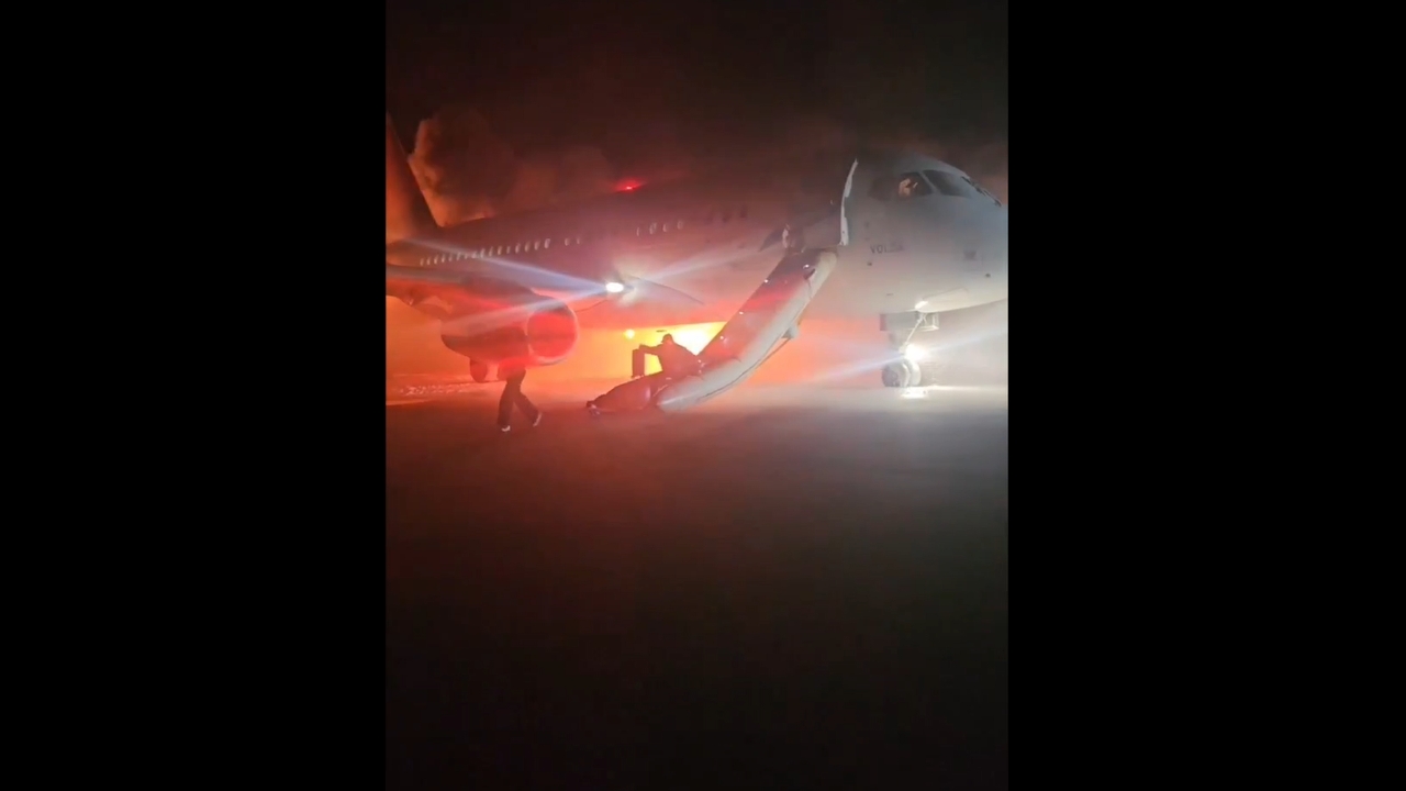Plane catches fire on landing at Antalya Airport, Türkiye