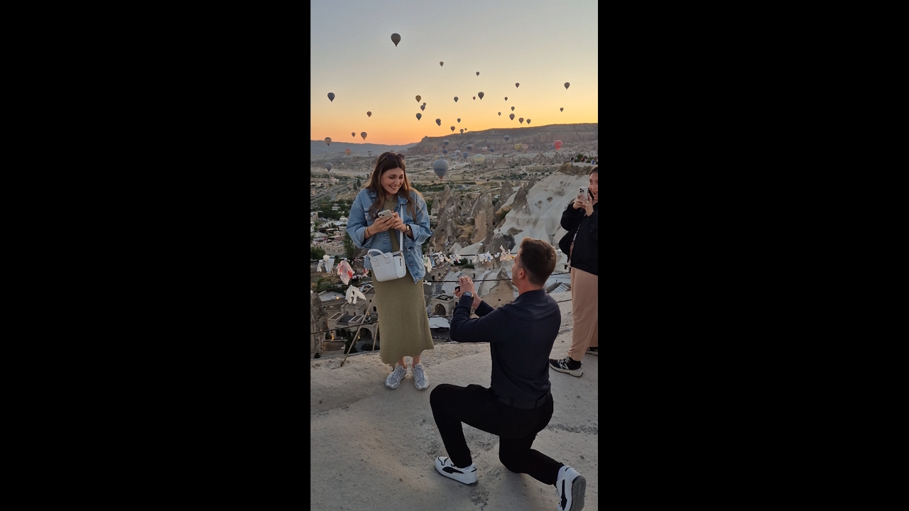 Romantic hot air balloon proposal surprise in Nevşehir, Turkey