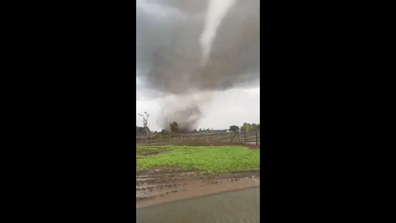 Large tornado touches down near Chillán Viejo, Chile