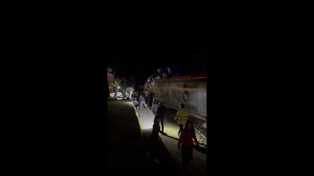 Passenger train derailment leaves dozens dead on Córdoba–Madrid route in Adamuz, Spain