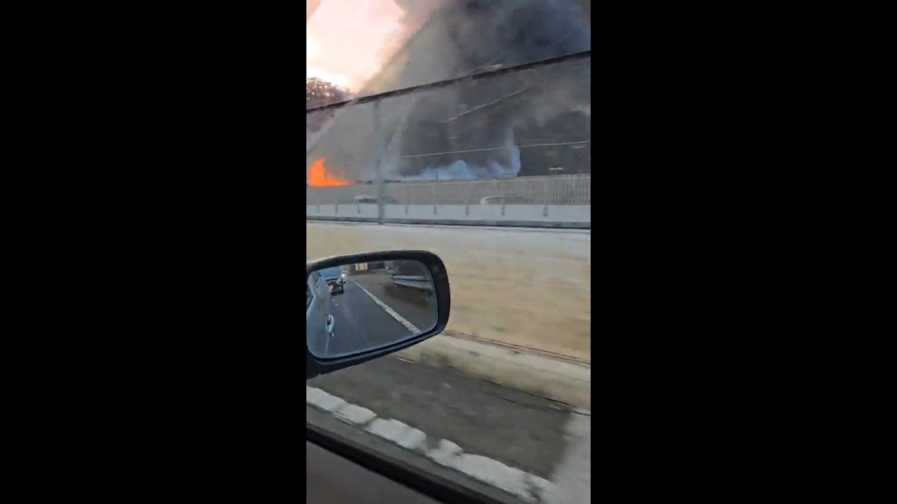 Large roadside fire seen from passing vehicle in Aioi, Hyōgo, Japan