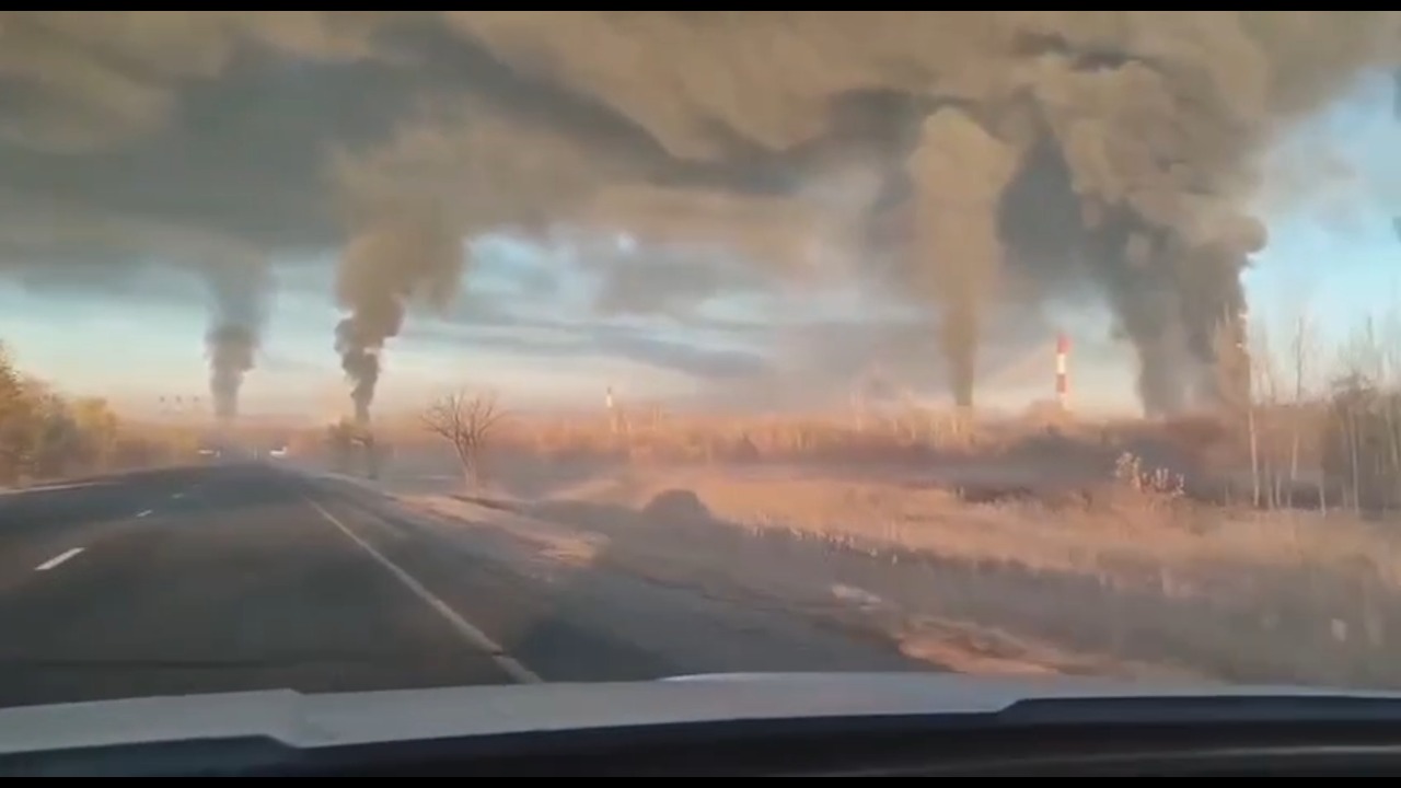 Thick smoke rises over Novokuibyshevsk after reported drone strike on refinery, Russia