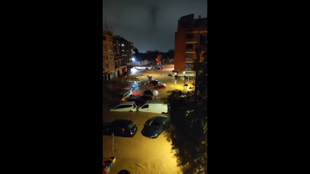 Heavy rains cause severe flooding in Benetússer, Valencia