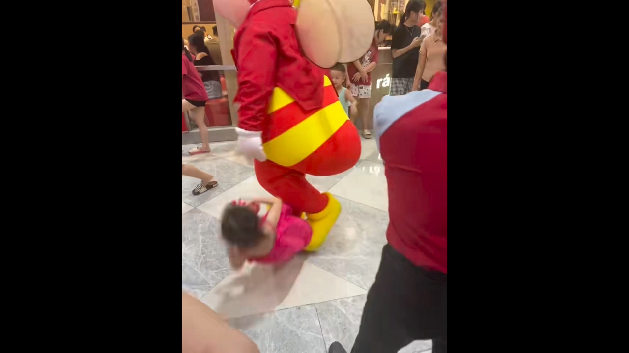 Child accidentally bumped by mascot in Yên Bái, Vietnam