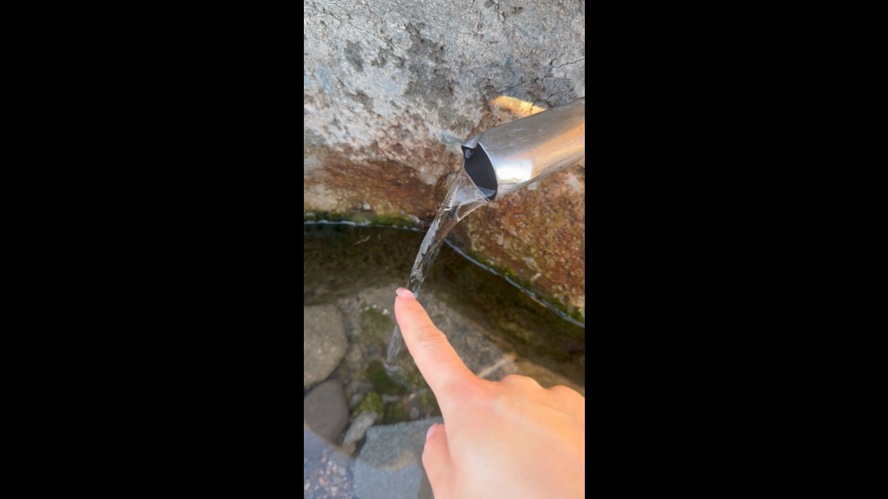 Fascinating laminar flow makes water appear almost frozen in midair in Liaoning, China