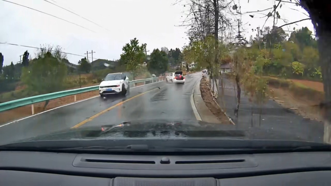 White car spins off the road after colliding with an oncoming vehicle in Sichuan, China