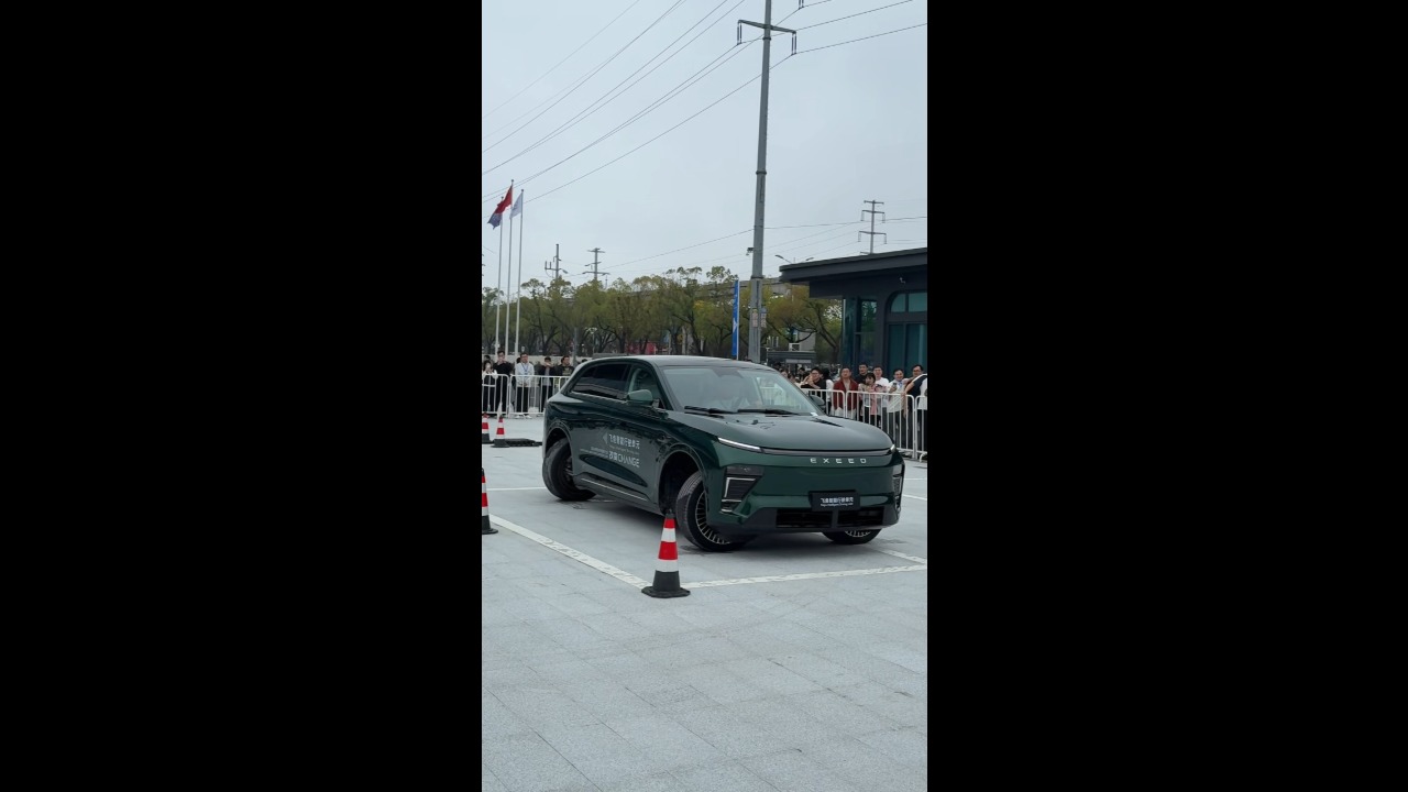 Chery EXEED SUV demonstrates sideways driving capability in Hefei, China