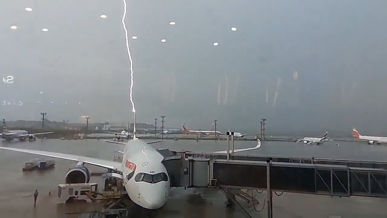 Lightning strikes British Airways plane during storm in São Paulo, Brazil